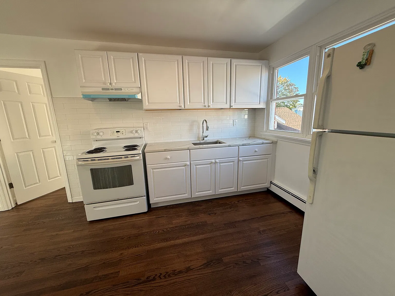 2 bed, 700 sqft, $2,700 — Photo 3