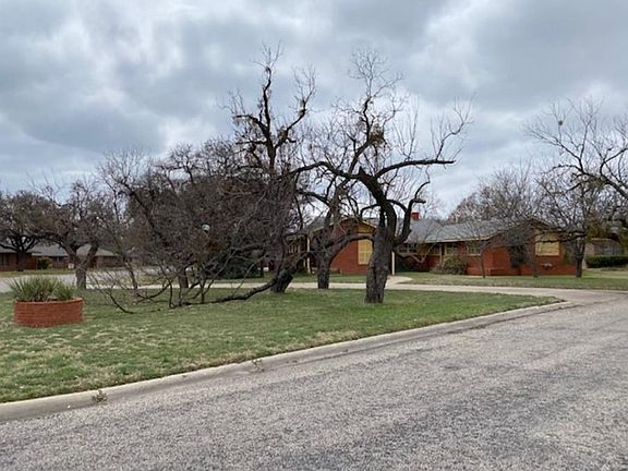 2nd image of 2501 Jann Dr