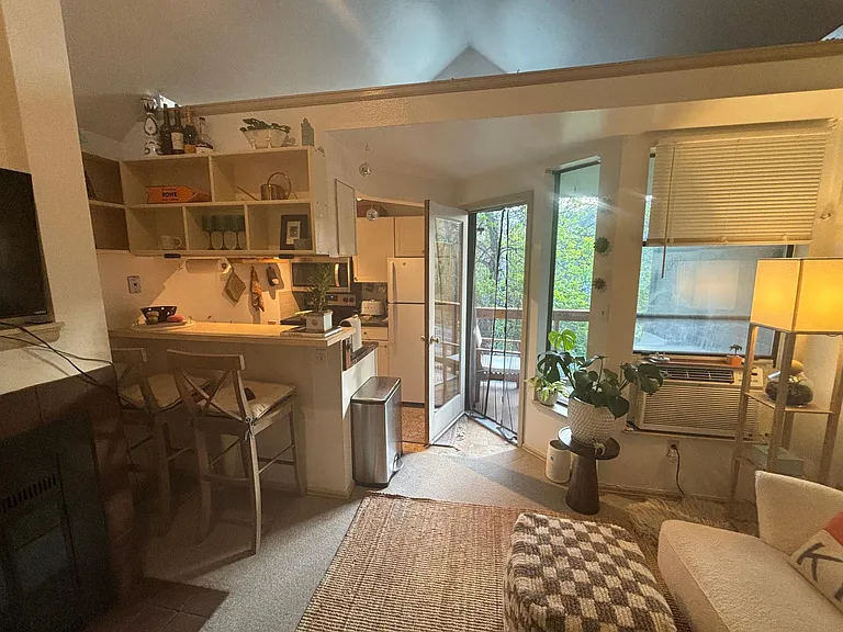 910 Portland Pl #17 — Photo 3