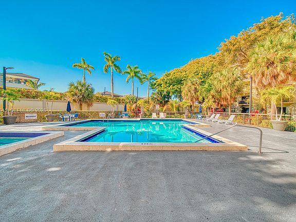 4th image of 8290 Lake Dr APT 236