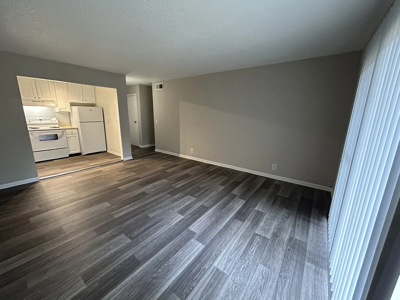 1 bed, 800 sqft, $1,025 — Photo 3