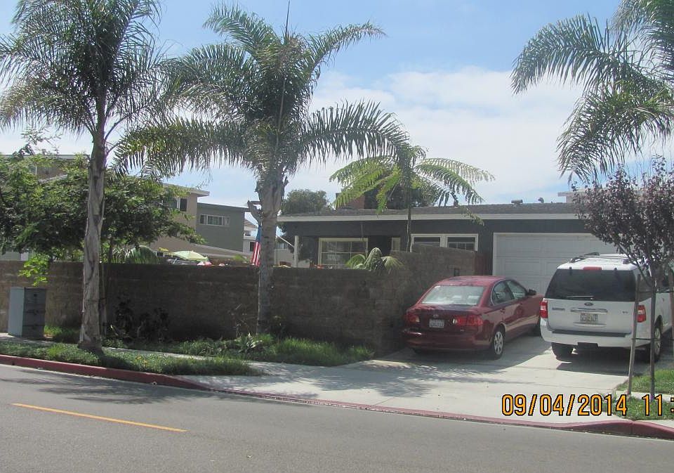 Private home. Only 3 houses to beach!