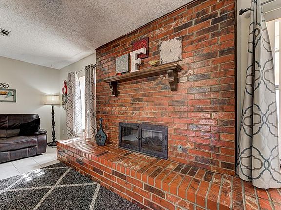 3rd image of 804 Miller Dr