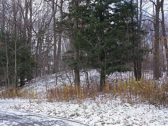 3rd image of 12 Cobblestone Ct
