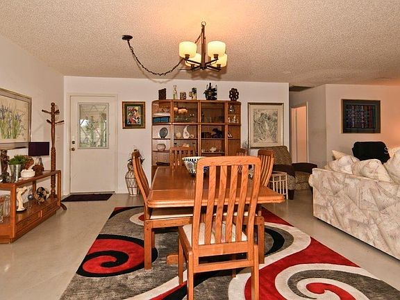 4th image of 2220 Highclere Cir