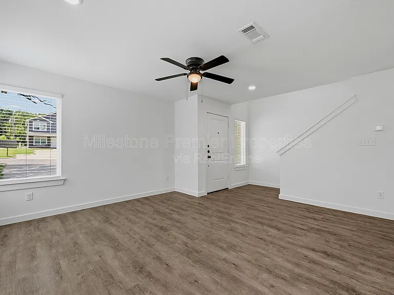 227 W Bond St — Photo 6