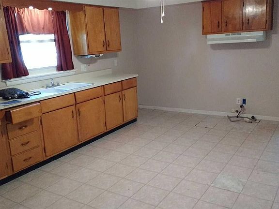 3rd image of 3308 N Reserve St