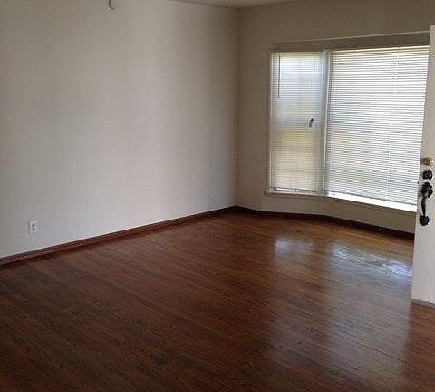 3rd image of 6725 Turnergrove Dr