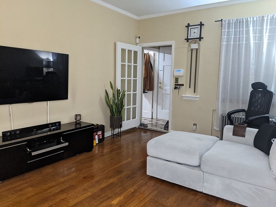 1st image of 245 Bay 20 St #2