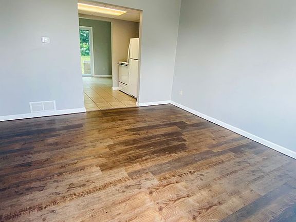 3rd image of 1574 Elizabeth St #B