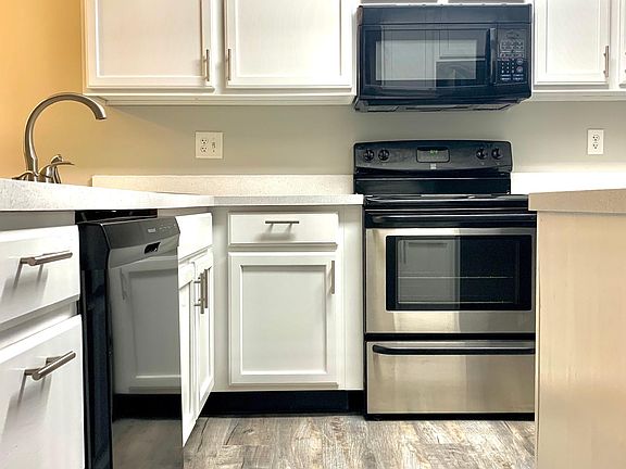 4th image of 7570 Stone Lake Dr