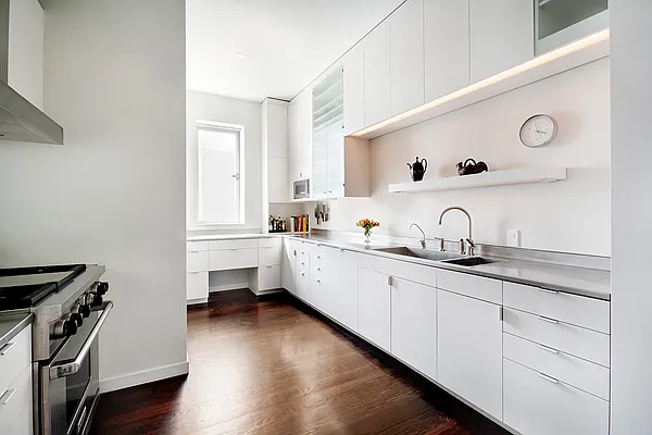 Sold by Corcoran | media 27