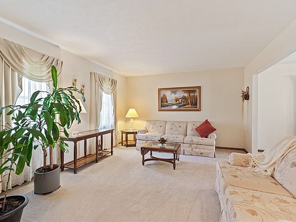 3rd image of 414 Vernon Dr