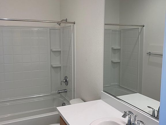 5th image of 619 Sweet Pea St