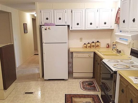 3rd image of 208 Edgewood Blvd