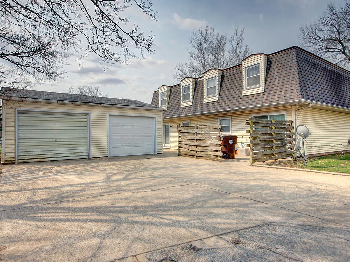 CR - 1008 Crescent Dr — Photo 1