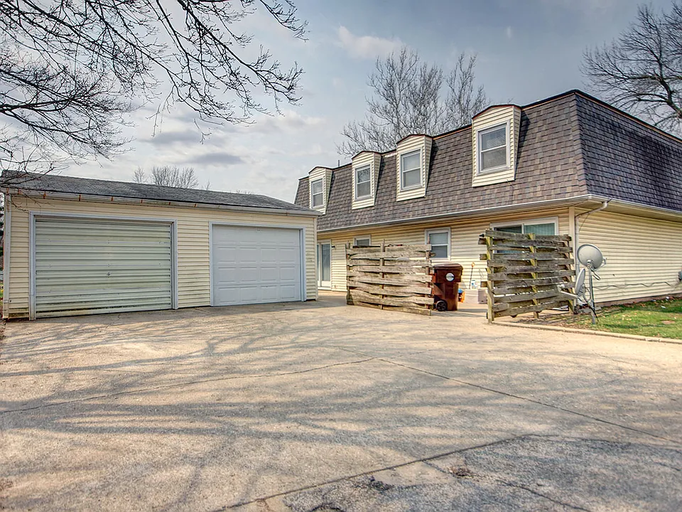 1008 Crescent Dr