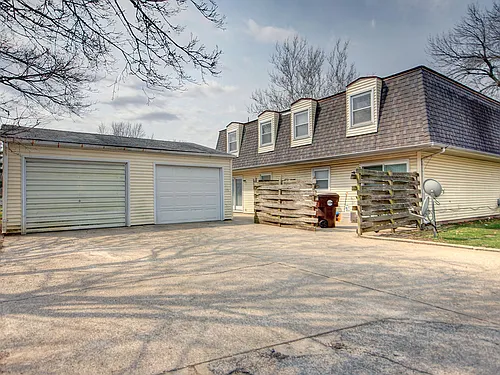 1008 Crescent Dr Photo 1