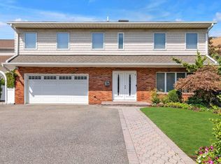 4 Tameling Rd, East Rockaway, NY 11518