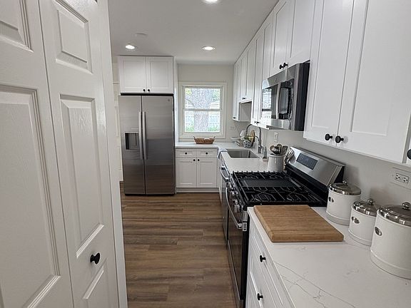 4th image of 3420 Greenbriar Dr