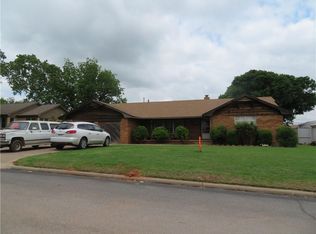 435 S 15th St, Clinton, OK 73601