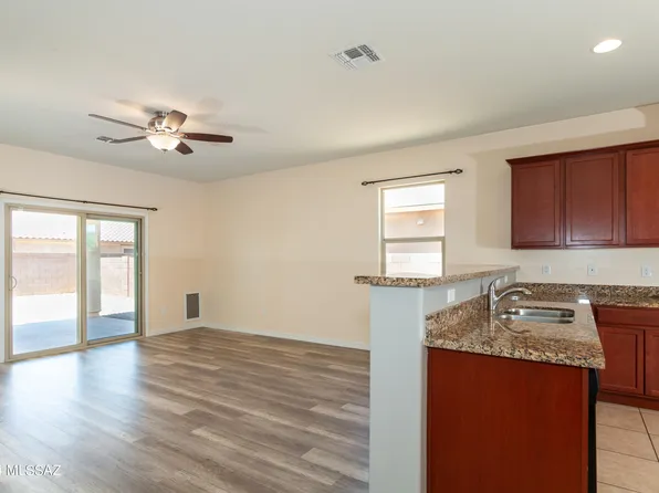 14099 N Dart Point Way, Marana, AZ 85658