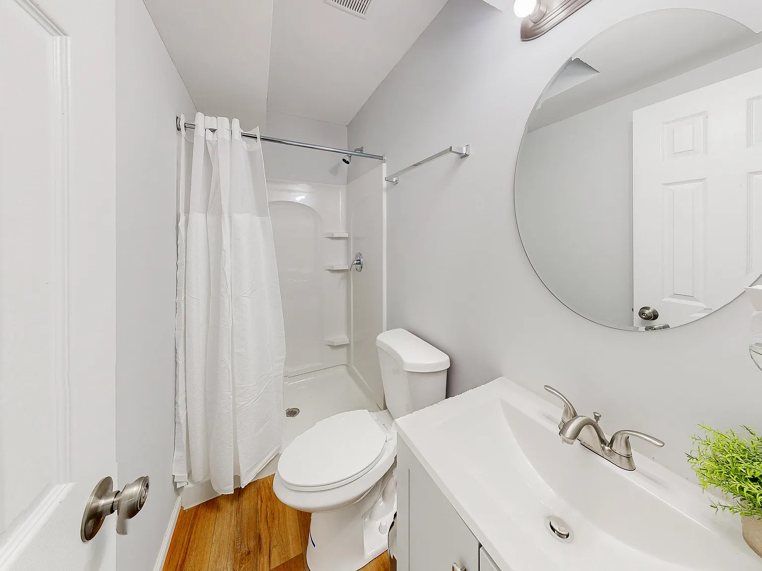 4 bed, 4.0 bath, 1989 sqft, $724 — Photo 3
