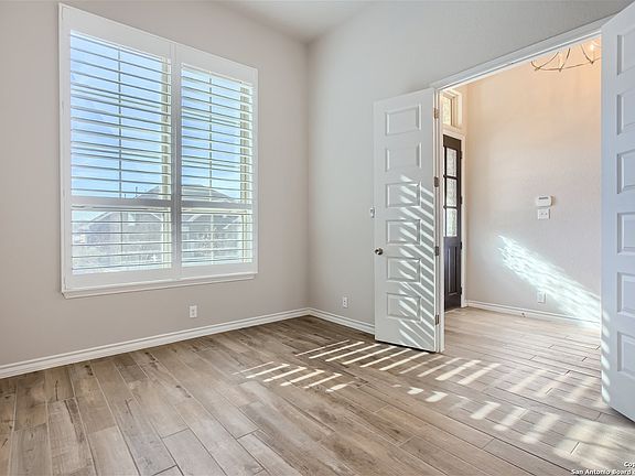3rd image of 1410 BUCKNER PL