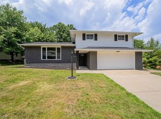 3181 Parmalee Dr, Seven Hills, OH 44131