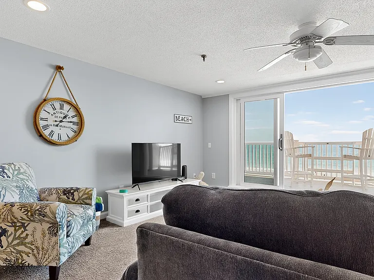 39 W Grand Ave #450 — Photo 18