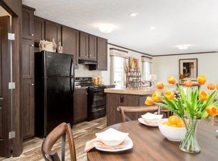 5611 Dalton Dr, Waterloo, IA 50701