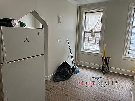 4th image of 1305 40th Ave APT 1R