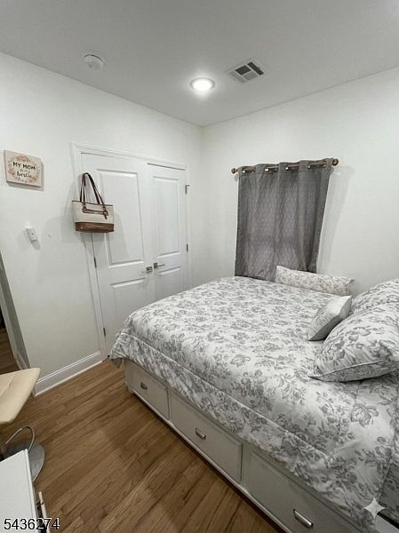 1st image of 415 Bloomfield Ave #2