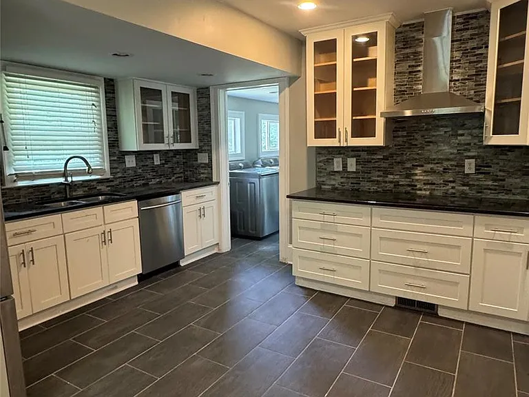 3001 Wesley Ave — Photo 9