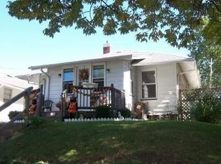 313 S 2nd St, Monmouth, IL 61462