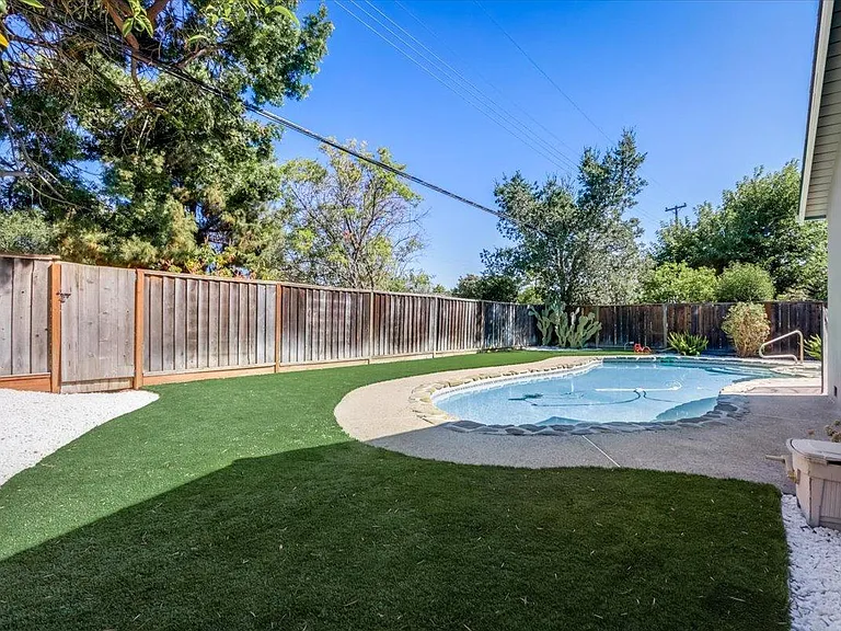 1589 Saint Regis Dr — Photo 27