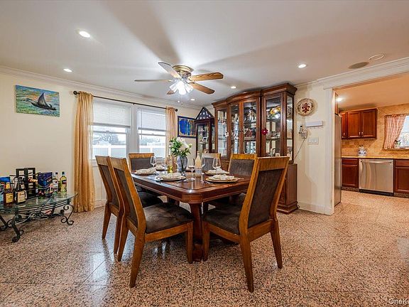 5th image of 227 Doughty Boulevard