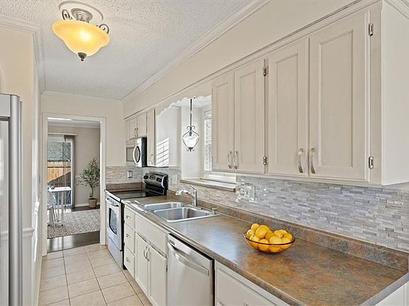 3rd image of 11632 W 113th St