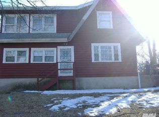 15 Woodlawn Rd, Rocky Point, NY 11778