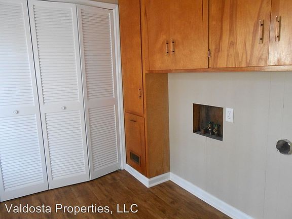 5th image of 2323 Riverhill Dr