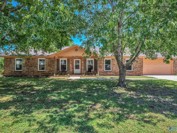 7505 Amanda Cir SW, Huntsville, AL 35802