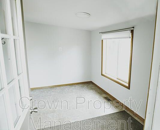 4th image of 130 W Reserve Dr