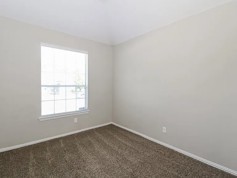 828 Pinnacle Cir — Photo 17