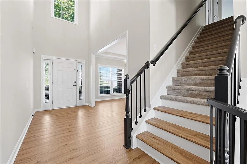 5 bed, 3.5 bath, 2971 sqft, $3,700 — Photo 2