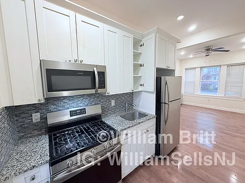 64-66 Sherman Pl Photo 1