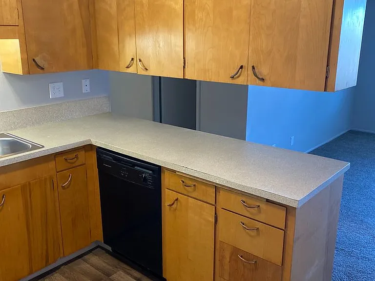 401 S Holly St — Photo 36