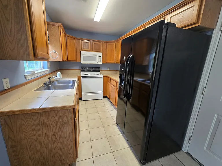 208 N Glenn Oak Dr — Photo 3