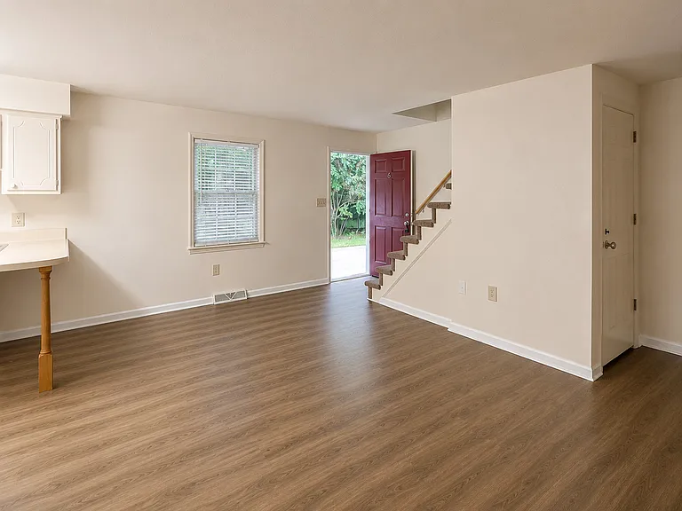 2527 Winthrop Ave SW #6 — Photo 5