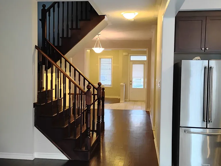 106 Benhurst Cres — Photo 4