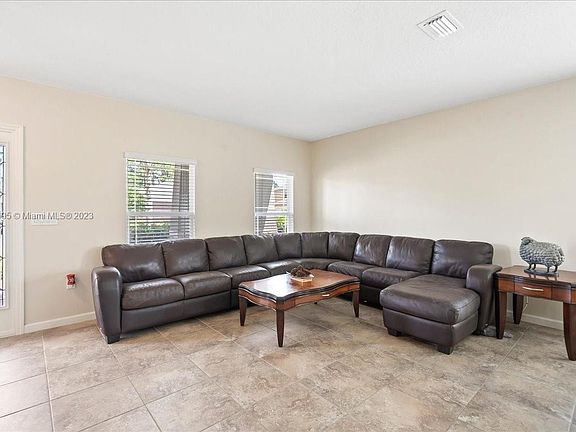 5th image of 665 SE Easton Forest Cir